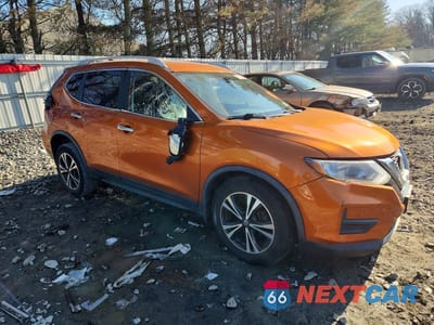 Czwarte zdjęcie samochodu z boku: 2019 NISSAN ROGUE SV VIN:JN8AT2MV6KW385422 - miniatura