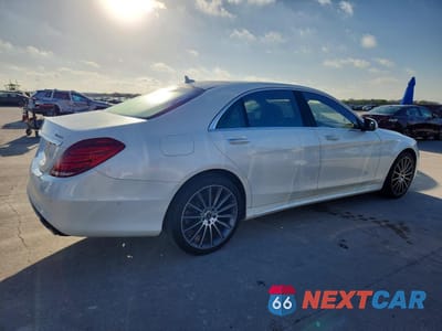Trzecie zdjęcie samochodu z tyłu: 2015 MERCEDES-BENZ S 550 4MATIC VIN:WDDUG8FB7FA081530 - miniatura