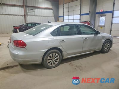 Trzecie zdjęcie samochodu z tyłu: 2015 VOLKSWAGEN PASSAT S VIN:1VWAT7A35FC043153 - miniatura