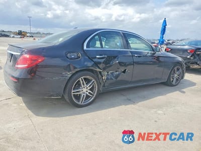 Trzecie zdjęcie samochodu z tyłu: 2017 MERCEDES-BENZ E 300 VIN:WDDZF4JB0HA160498 - miniatura