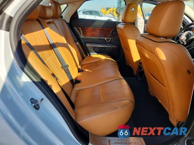 Zdjęcie 10 z 14 samochodu: 2019 JAGUAR XJ R - SPORT VIN:SAJXJ1CD0K8W20336 - miniatura