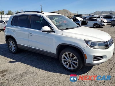 Czwarte zdjęcie samochodu z boku: 2015 VOLKSWAGEN TIGUAN S VIN:WVGAV7AX9FW513937 - miniatura