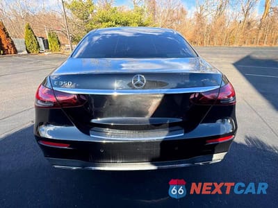 Piąte zdjęcie samochodu w środku: 2022 MERCEDES-BENZ E 350 VIN:W1KZF8DB9NB049702 - miniatura