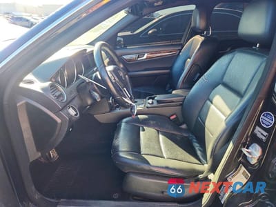 Zdjęcie 7 z 11 samochodu: 2012 MERCEDES-BENZ C 250 VIN:WDDGF4HB2CA615843 - miniatura