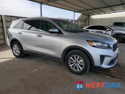 Czwarte zdjęcie samochodu z boku: 2019 KIA SORENTO LX VIN:5XYPG4A33KG439331 - miniatura