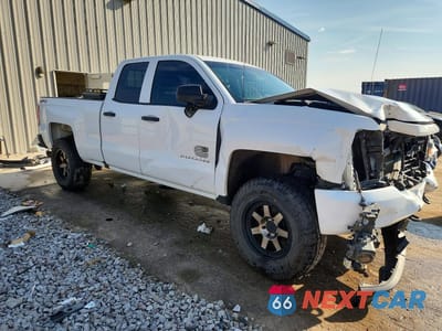 Czwarte zdjęcie samochodu z boku: 2017 CHEVROLET SILVERADO K1500 CUSTOM VIN:1GCVKPEC9HZ114985 - miniatura