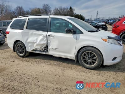 Czwarte zdjęcie samochodu z boku: 2017 TOYOTA SIENNA LE 8-PASSENGER VIN:5TDKZ3DC5HS808048 - miniatura