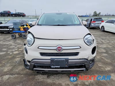 Piąte zdjęcie samochodu w środku: 2016 FIAT 500X VIN:ZFBCFYCT3GP370668 - miniatura