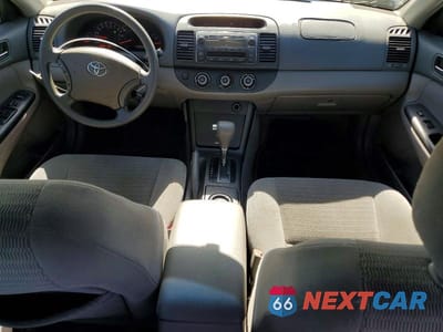 Zdjęcie 8 z 12 samochodu: 2005 TOYOTA CAMRY LE VIN:4T1BE32K05U035692 - miniatura