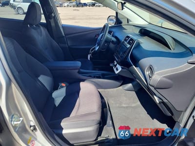 Zdjęcie 7 z 12 samochodu: 2017 TOYOTA PRIUS TWO VIN:JTDKBRFU2H3576426 - miniatura