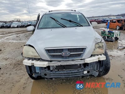 Piąte zdjęcie samochodu w środku: 2004 KIA SORENTO LX VIN:KNDJC733845315910 - miniatura