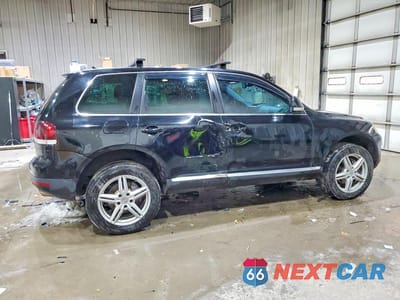 Trzecie zdjęcie samochodu z tyłu: 2010 VOLKSWAGEN TOUAREG TDI VIN:WVGFK7A90AD003593 - miniatura