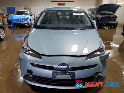 Piąte zdjęcie samochodu w środku: 2019 TOYOTA PRIUS LE AWD-E VIN:JTDL9RFU5K3010767 - miniatura