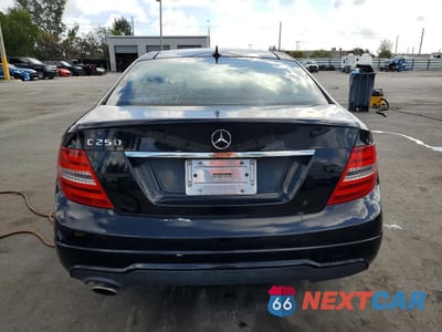 Zdjęcie 6 z 11 samochodu: 2013 MERCEDES-BENZ C 250 VIN:WDDGJ4HB1DG030295 - miniatura