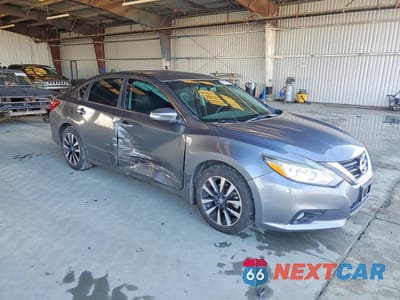 Czwarte zdjęcie samochodu z boku: 2017 NISSAN ALTIMA 2.5 SL VIN:1N4AL3AP7HC498173 - miniatura