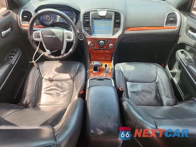 Zdjęcie 8 z 12 samochodu: 2014 CHRYSLER 300 VIN:2C3CCAAG8EH343569 - miniatura