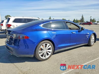 Trzecie zdjęcie samochodu z tyłu: 2015 TESLA MODEL S VIN:5YJSA1E2XFF120162 - miniatura