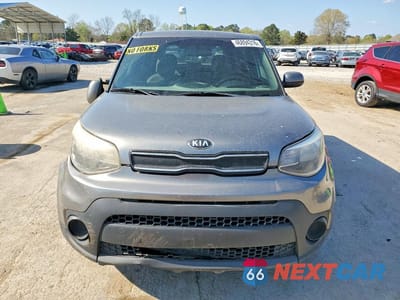 Piąte zdjęcie samochodu w środku: 2018 KIA SOUL BASE VIN:KNDJN2A24J7606685 - miniatura
