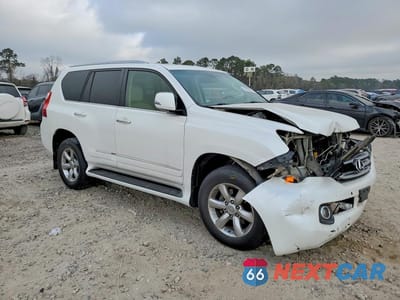 Czwarte zdjęcie samochodu z boku: 2013 LEXUS GX 460 BASE VIN:JTJBM7FX1D5064192 - miniatura