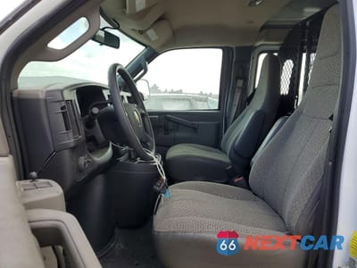 Zdjęcie 7 z 13 samochodu: 2023 CHEVROLET EXPRESS G2500 VIN:1GCWGAFP9P1160964 - miniatura