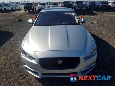 Piąte zdjęcie samochodu w środku: 2019 JAGUAR XE PRESTIGE VIN:SAJAK4FX4KCP48585 - miniatura