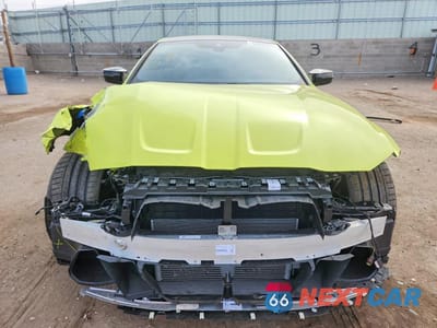 Piąte zdjęcie samochodu w środku: 2025 BMW M4 COMPETITION VIN:WBS23HK05SCS42269 - miniatura