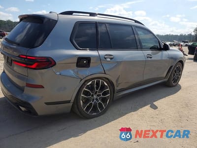 Trzecie zdjęcie samochodu z tyłu: 2024 BMW X7 XDRIVE40I VIN:5UX23EM01R9S23534 - miniatura