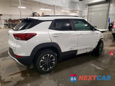 Trzecie zdjęcie samochodu z tyłu: 2022 CHEVROLET TRAILBLAZER LT VIN:KL79MPS28NB007127 - miniatura