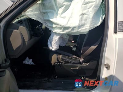 Zdjęcie 7 z 11 samochodu: 2011 CHEVROLET SILVERADO C1500 VIN:1GCNCPEX3BZ235793 - miniatura