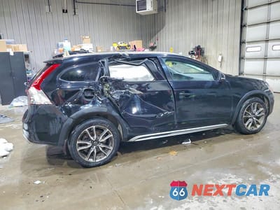 Trzecie zdjęcie samochodu z tyłu: 2017 VOLVO V60 CROSS COUNTRY PREMIER VIN:YV440MWK1H1024635 - miniatura