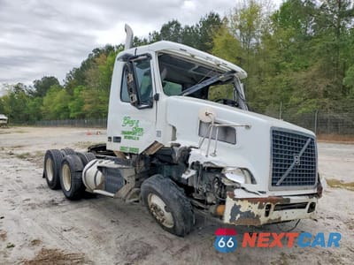 2010 VOLVO VN VNM 4V4MC9DF7AN281038 - główne zdjęcie licytacji z USA - miniatura