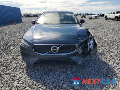 Piąte zdjęcie samochodu w środku: 2019 VOLVO S60 T6 MOMENTUM VIN:7JRA22TK3KG003400 - miniatura