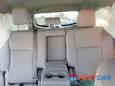 Zdjęcie 10 z 13 samochodu: 2019 TOYOTA HIGHLANDER LE VIN:5TDBZRFH7KS722825 - miniatura