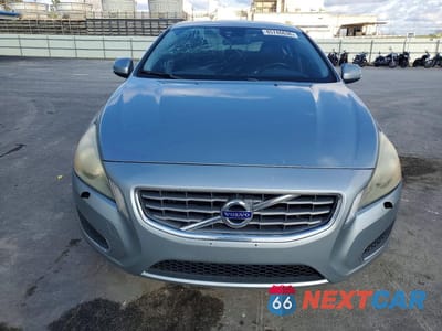 Piąte zdjęcie samochodu w środku: 2013 VOLVO S60 T5 VIN:YV1612FS4D2230589 - miniatura