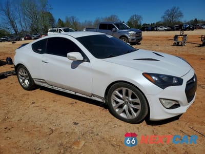 Czwarte zdjęcie samochodu z boku: 2016 HYUNDAI GENESIS COUPE 3.8 VIN:KMHHT6KJ3GU132591 - miniatura