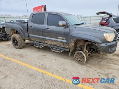 Czwarte zdjęcie samochodu z boku: 2015 TOYOTA TACOMA V6 VIN:3TMMU4FNXFM083362 - miniatura