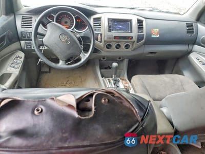 Zdjęcie 8 z 12 samochodu: 2005 TOYOTA TACOMA DOUBLE CAB VIN:5TEJU62N95Z077493 - miniatura