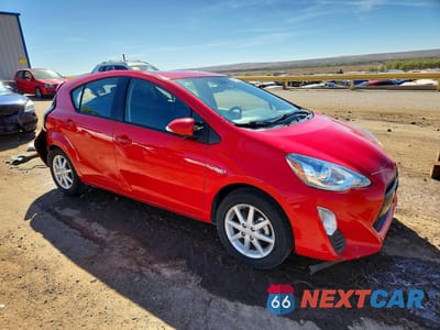Czwarte zdjęcie samochodu z boku: 2016 TOYOTA PRIUS C THREE VIN:JTDKDTB36G1135591 - miniatura