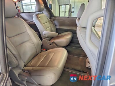 Zdjęcie 11 z 12 samochodu: 2016 TOYOTA SIENNA XLE PREMIUM 7-PASSENGER VIN:5TDDK3DC7GS144248 - miniatura