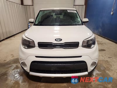 Piąte zdjęcie samochodu w środku: 2017 KIA SOUL + VIN:KNDJP3A55H7475772 - miniatura