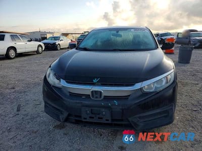 Piąte zdjęcie samochodu w środku: 2017 HONDA CIVIC 1.5 VIN:19XFC2F70HE009382 - miniatura