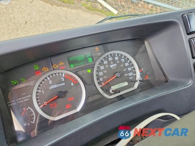 Zdjęcie 8 z 10 samochodu: 2019 ISUZU NPR XD BOX TRUCK VIN:JALC4W166K7K00235 - miniatura