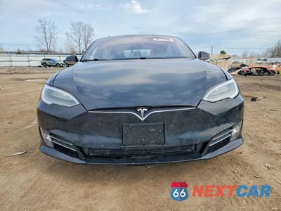 Piąte zdjęcie samochodu w środku: 2018 TESLA MODEL S VIN:5YJSA1E22JF288029 - miniatura