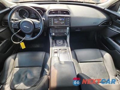 Zdjęcie 8 z 12 samochodu: 2018 JAGUAR XE VIN:SAJAR4FX3JCP34624 - miniatura