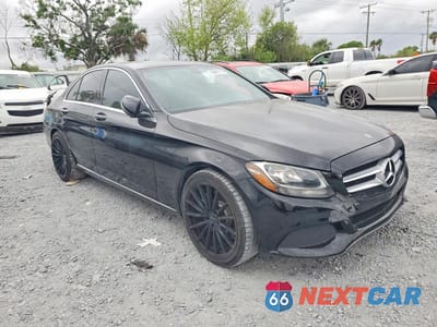 Czwarte zdjęcie samochodu z boku: 2018 MERCEDES-BENZ C 300 VIN:55SWF4JB8JU268201 - miniatura