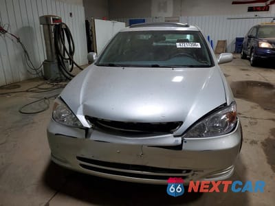 Piąte zdjęcie samochodu w środku: 2002 TOYOTA CAMRY XLE V6 VIN:4T1BF30K42U505671 - miniatura