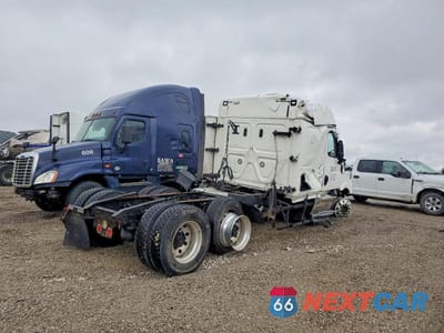Czwarte zdjęcie samochodu z boku: 2021 FREIGHTLINER CASCADIA 116 SEMI TRUCK VIN:3AKJHPDV0MSMG1837 - miniatura