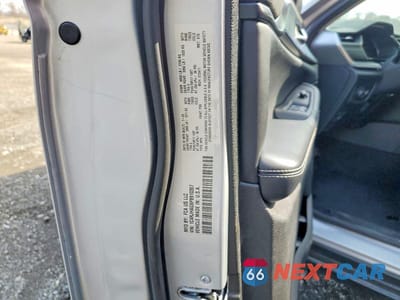 Zdjęcie 13 z 13 samochodu: 2023 JEEP GRAND CHEROKEE LAREDO VIN:1C4RJHAG6P8910357 - miniatura