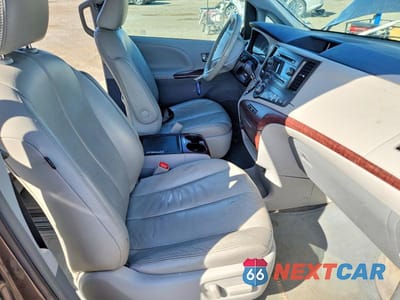 Zdjęcie 7 z 13 samochodu: 2014 TOYOTA SIENNA XLE 8-PASSENGER VIN:5TDYK3DCXES481334 - miniatura