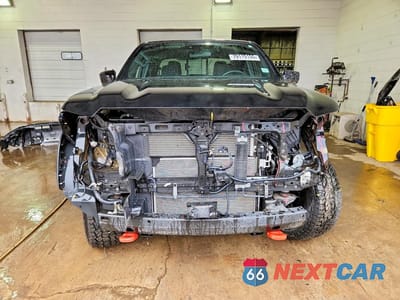 Piąte zdjęcie samochodu w środku: 2023 NISSAN FRONTIER PRO-4X VIN:1N6ED1EK4PN621911 - miniatura